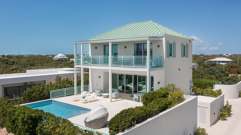 Tci015 – Oceanview villa with pool in Long Bay