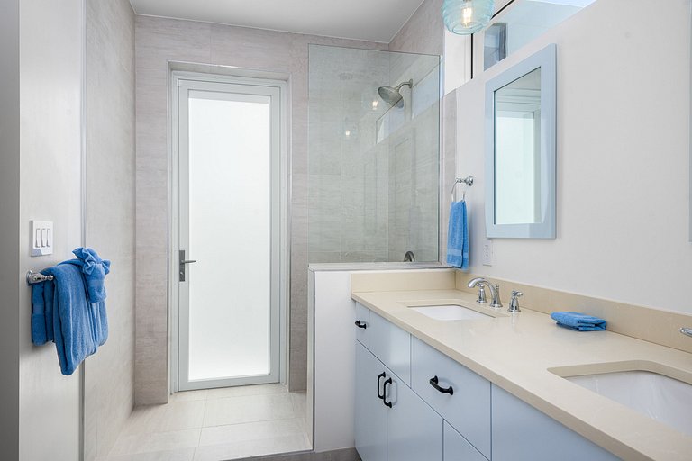 Tci015 – Oceanview villa with pool in Long Bay