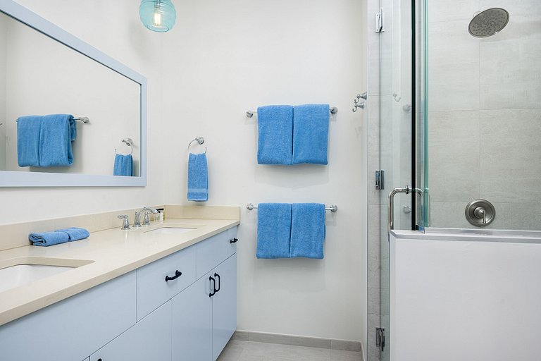 Tci015 – Oceanview villa with pool in Long Bay