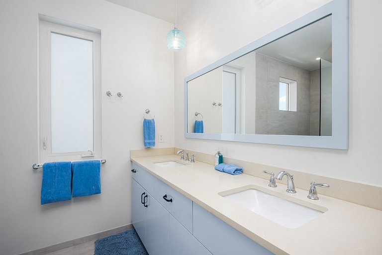 Tci015 – Oceanview villa with pool in Long Bay