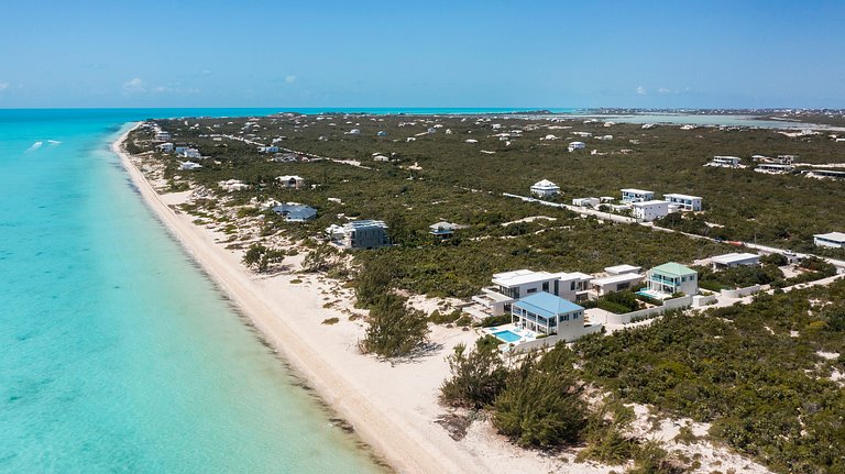Tci015 – Oceanview villa with pool in Long Bay