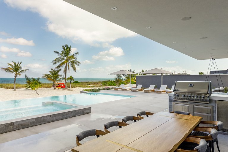 Tci016 – Modern oceanfront villa in Grace Bay