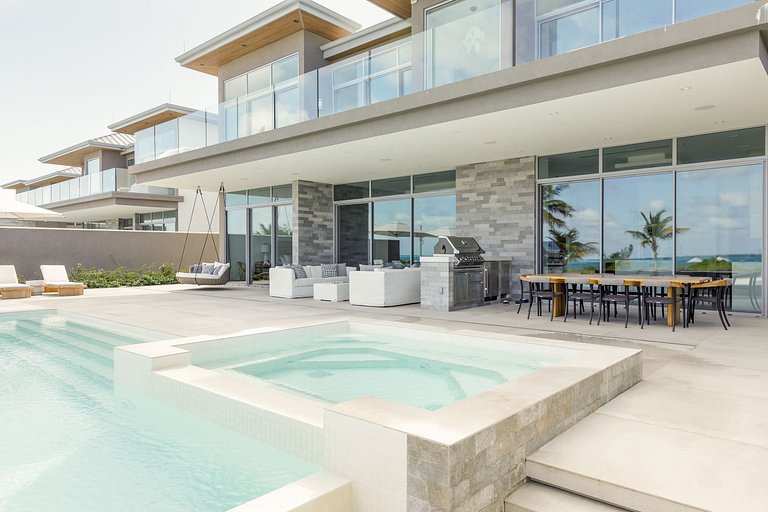 Tci016 – Modern oceanfront villa in Grace Bay