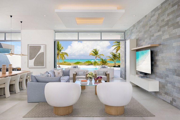 Tci016 – Modern oceanfront villa in Grace Bay