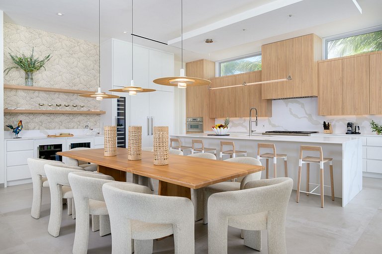 Tci016 – Modern oceanfront villa in Grace Bay