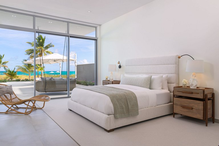 Tci016 – Modern oceanfront villa in Grace Bay