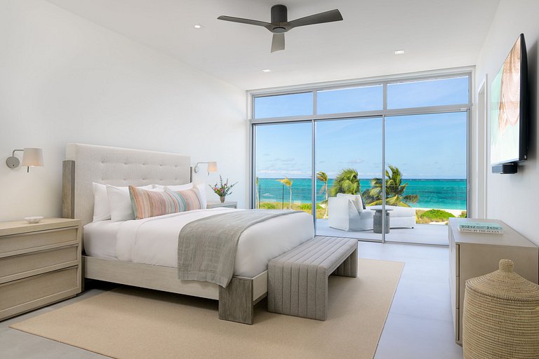 Tci016 – Modern oceanfront villa in Grace Bay