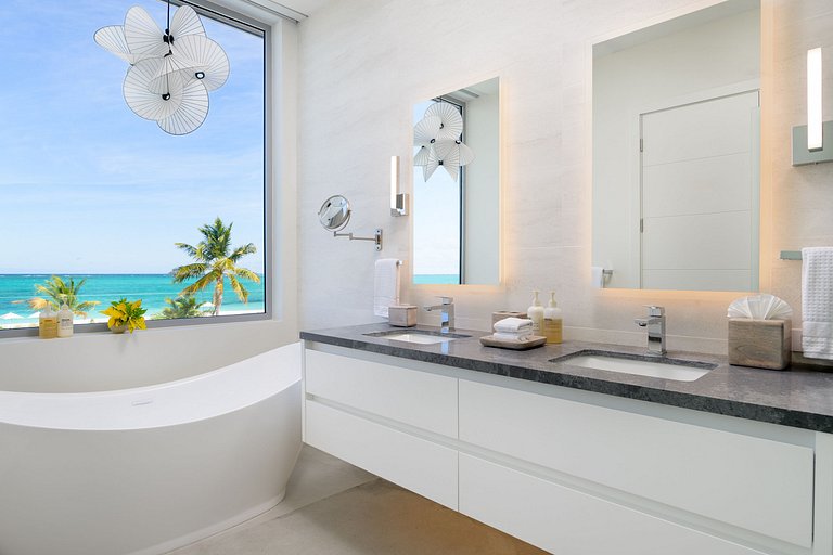 Tci016 – Modern oceanfront villa in Grace Bay