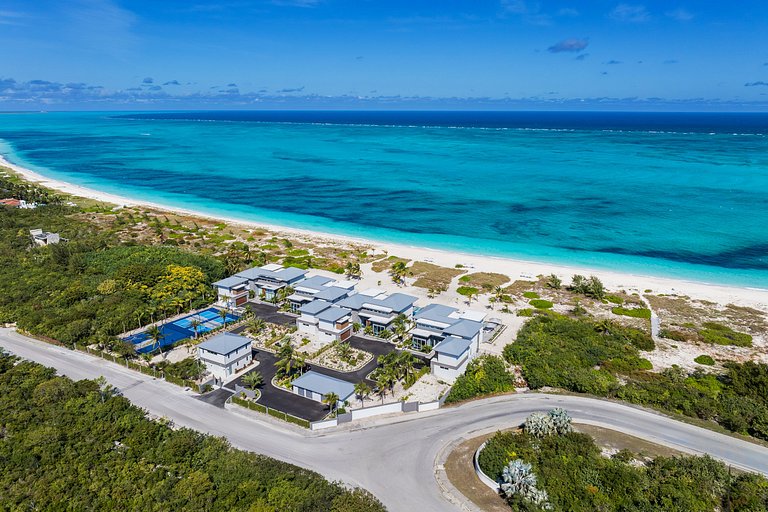 Tci016 – Modern oceanfront villa in Grace Bay