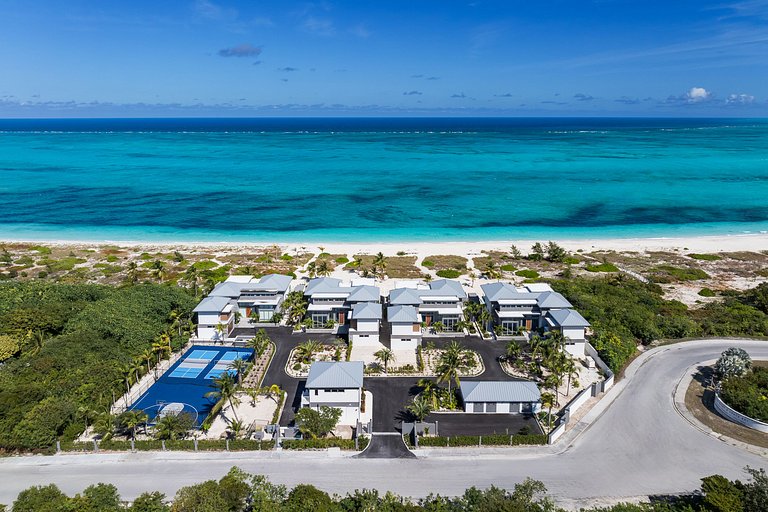 Tci016 – Modern oceanfront villa in Grace Bay