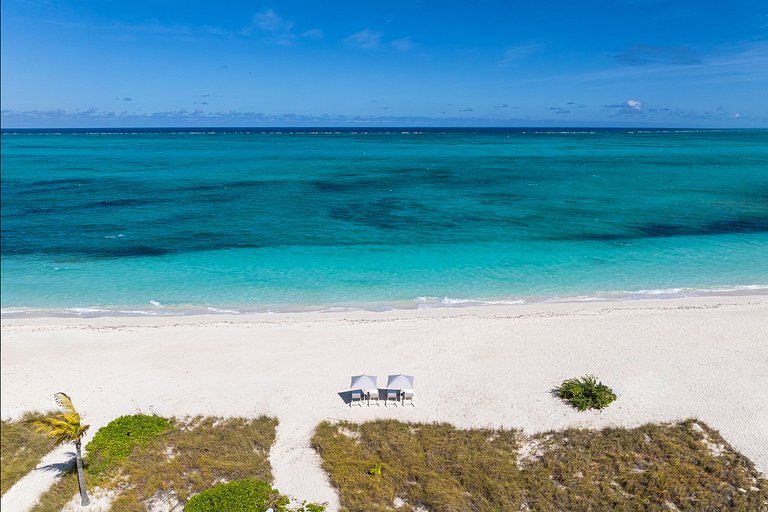 Tci016 – Modern oceanfront villa in Grace Bay