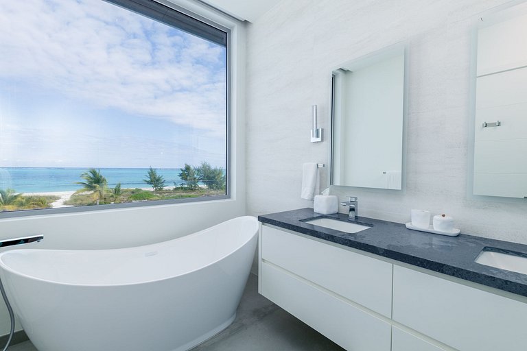 Tci018 – Villa de luxe en bord de mer à Grace Bay