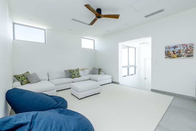 Tci018 – Villa de luxo à beira-mar em Grace Bay