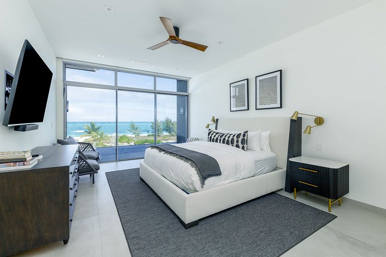 Tci018 – Villa de luxe en bord de mer à Grace Bay