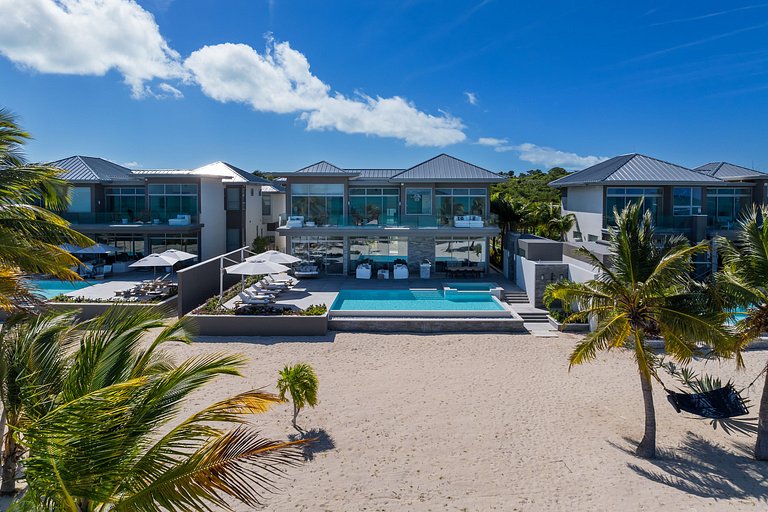 Tci016 – Modern oceanfront villa in Grace Bay