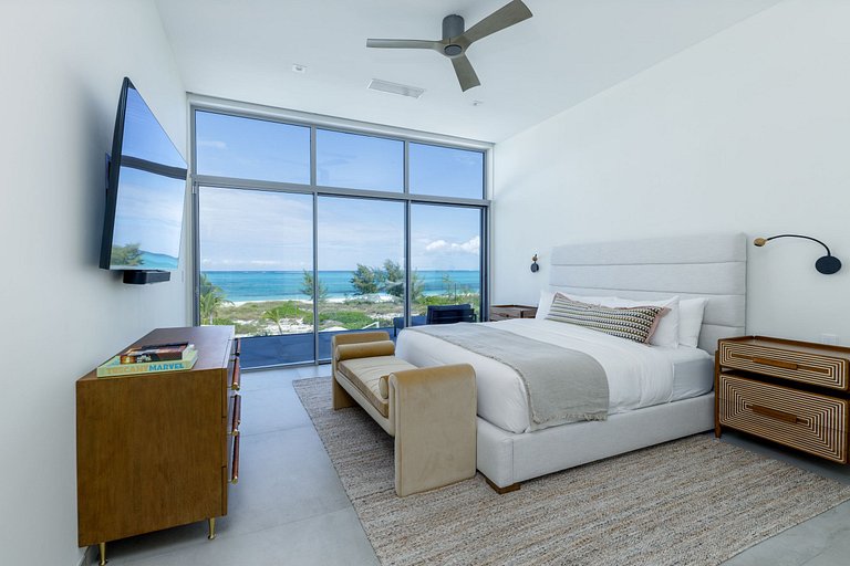 Tci018 – Villa de luxe en bord de mer à Grace Bay
