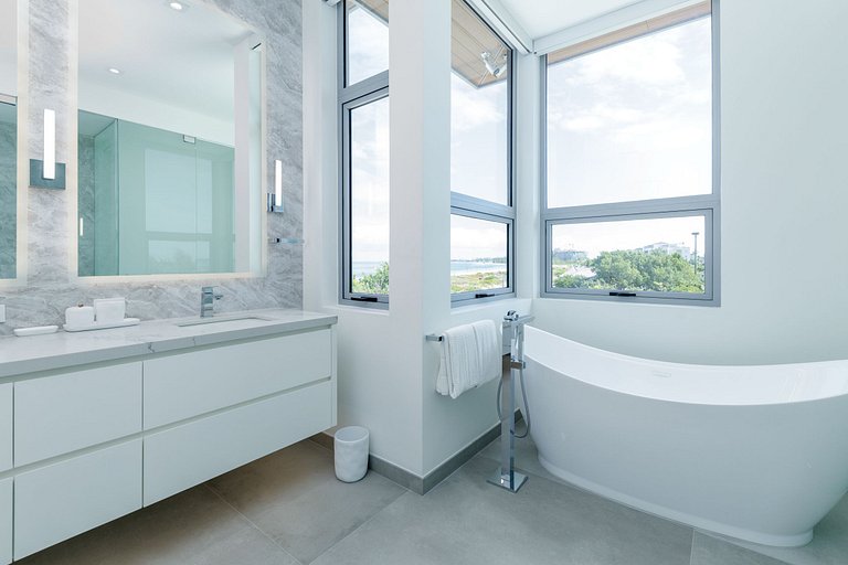 Tci018 – Villa de luxe en bord de mer à Grace Bay