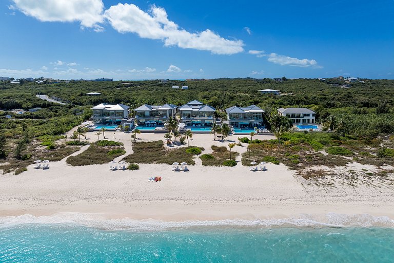 Tci016 – Modern oceanfront villa in Grace Bay