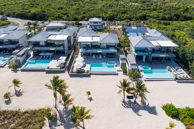 Tci016 – Modern oceanfront villa in Grace Bay