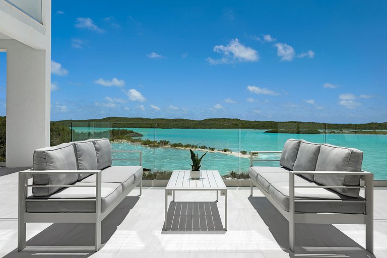 Tci017 – Seafront charming villa in Chalk Sound