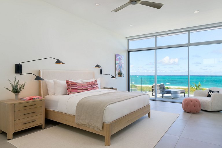 Tci018 – Luxury beachfront villa in Grace Bay