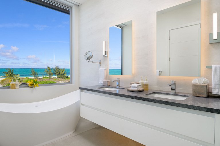 Tci018 – Villa de luxe en bord de mer à Grace Bay