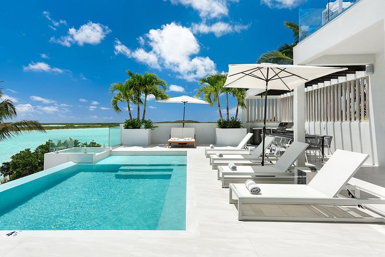 Tci017 – Seafront charming villa in Chalk Sound