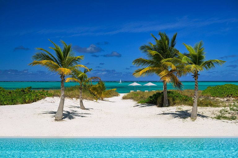 Tci018 – Villa de lujo frente al mar en Grace Bay