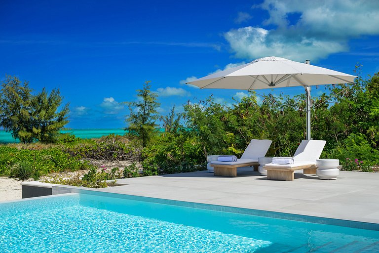 Tci018 – Villa de luxe en bord de mer à Grace Bay