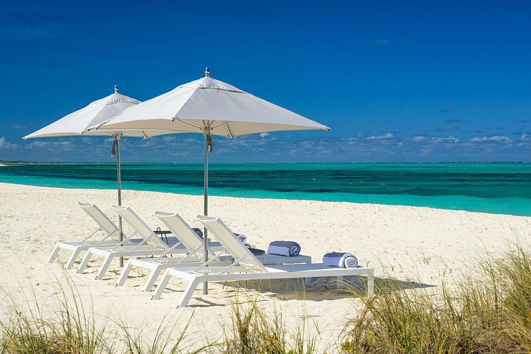 Tci018 – Villa de luxe en bord de mer à Grace Bay