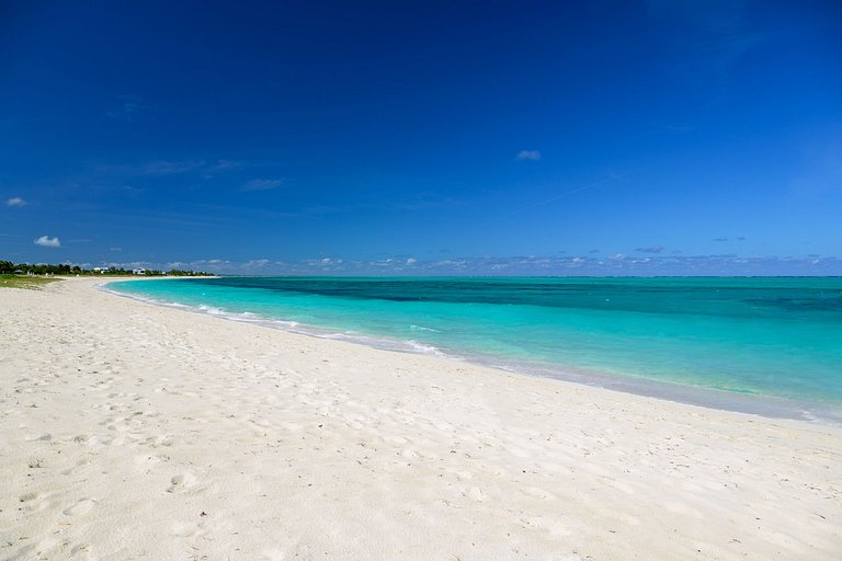 Tci018 – Villa de luxe en bord de mer à Grace Bay