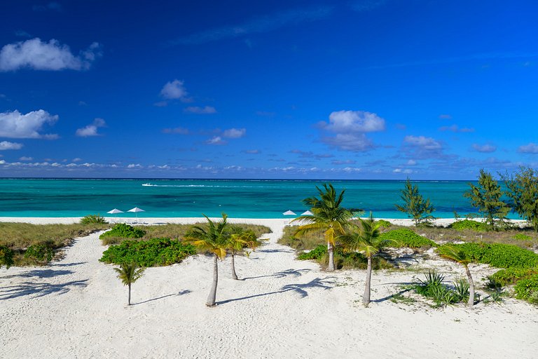 Tci018 – Villa de luxe en bord de mer à Grace Bay