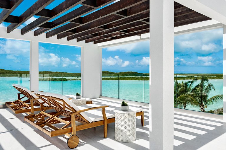 Tci017 – Seafront charming villa in Chalk Sound