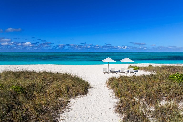 Tci018 – Villa de luxe en bord de mer à Grace Bay