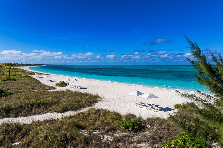 Tci018 – Villa de lujo frente al mar en Grace Bay