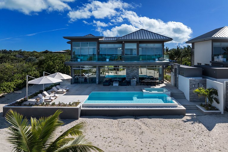 Tci018 – Villa de luxe en bord de mer à Grace Bay