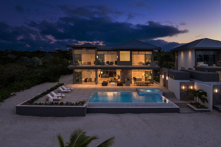 Tci018 – Villa de lujo frente al mar en Grace Bay