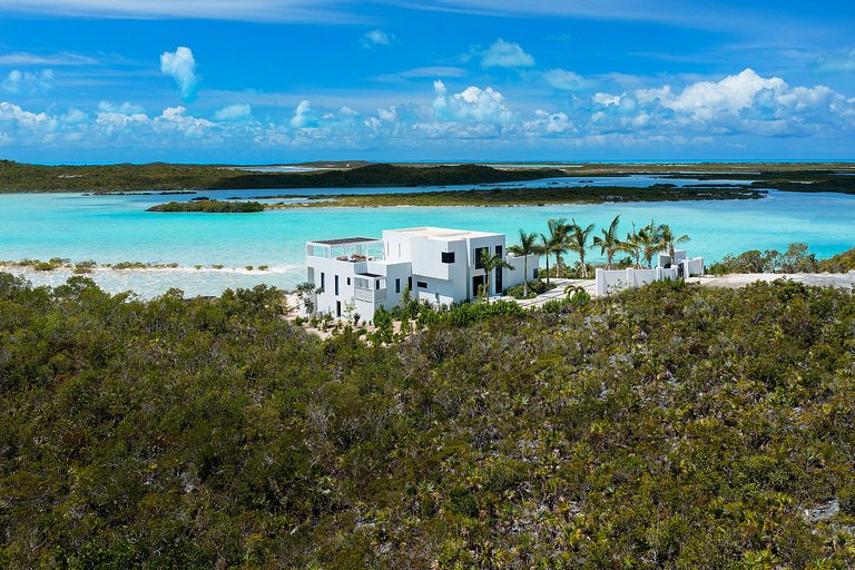 Tci017 – Seafront charming villa in Chalk Sound