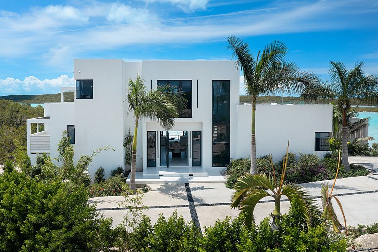 Tci017 – Seafront charming villa in Chalk Sound