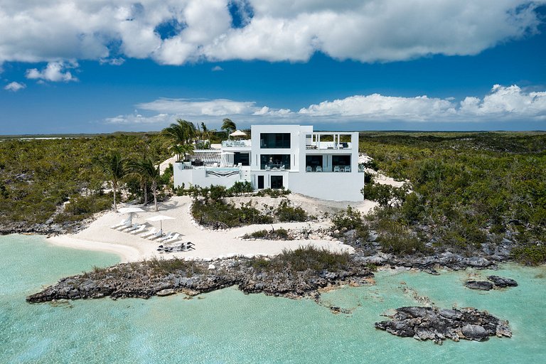 Tci017 – Seafront charming villa in Chalk Sound