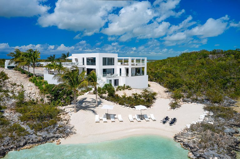 Tci017 – Seafront charming villa in Chalk Sound