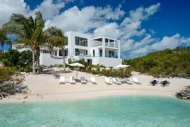 Tci017 – Seafront charming villa in Chalk Sound