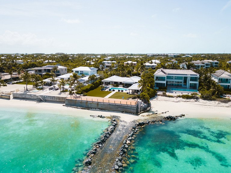 Tci020 – Villa en bord de mer avec piscine à Grace Bay