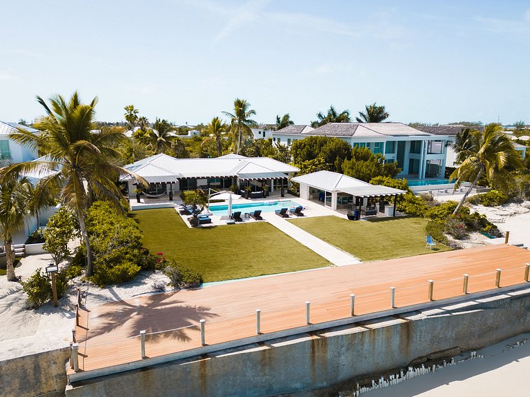 Tci020 – Beachside villa with pool in Grace Bay