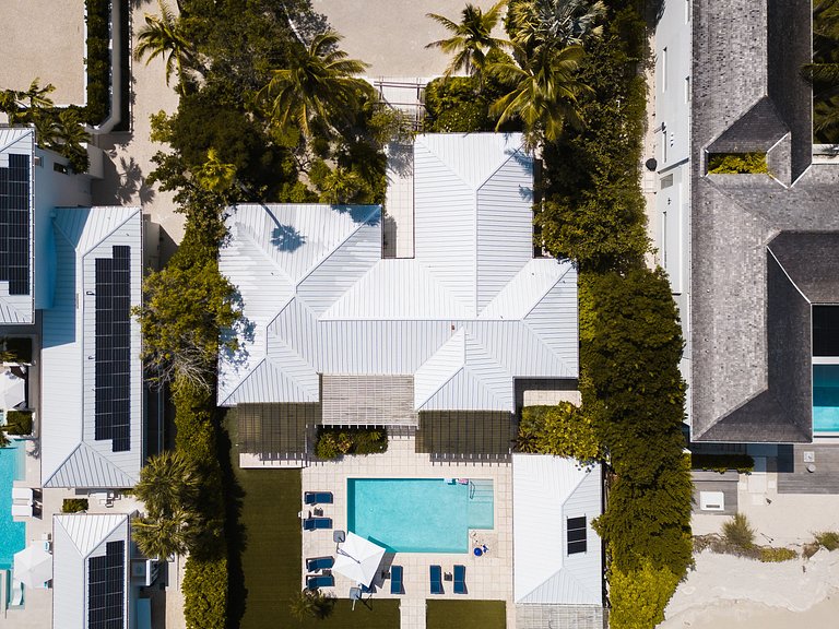 Tci020 – Villa frente a la playa con piscina en Grace Bay