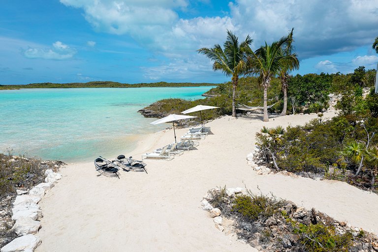 Tci017 – Seafront charming villa in Chalk Sound