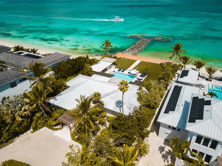 Tci020 – Villa en bord de mer avec piscine à Grace Bay