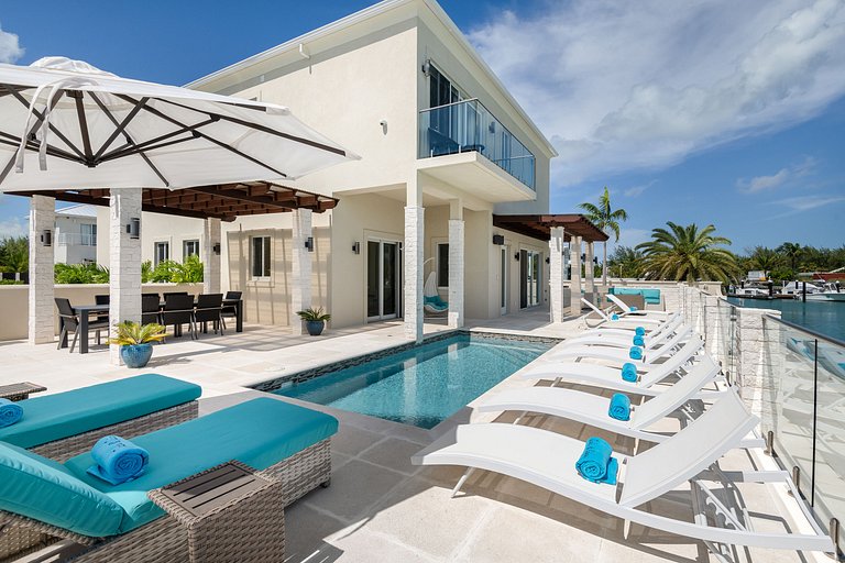 Tci021 – Waterfront villa near Leeward Marina