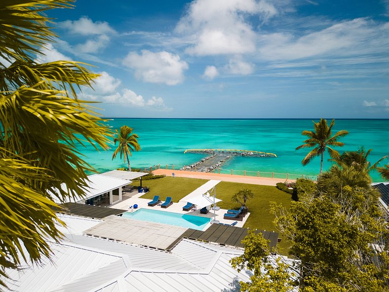 Tci020 – Beachside villa with pool in Grace Bay