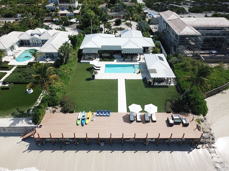 Tci020 – Villa en bord de mer avec piscine à Grace Bay